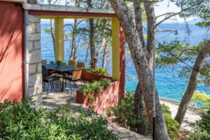 bacic-prigradica-house-for-rent-terrace-09