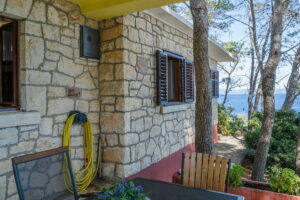 bacic-prigradica-house-for-rent-terrace-13