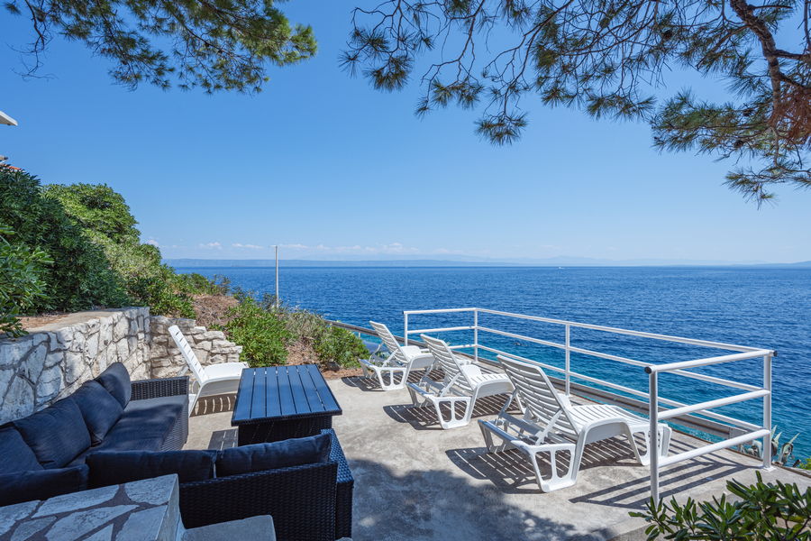 bacic-prigradica-Haus-zu-Miete-Terrasse2-06-2026-pic-01