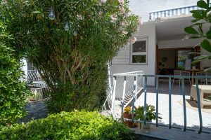 house-frankii-terrace-surroundings-01