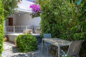 house-frankii-terrace-surroundings-02