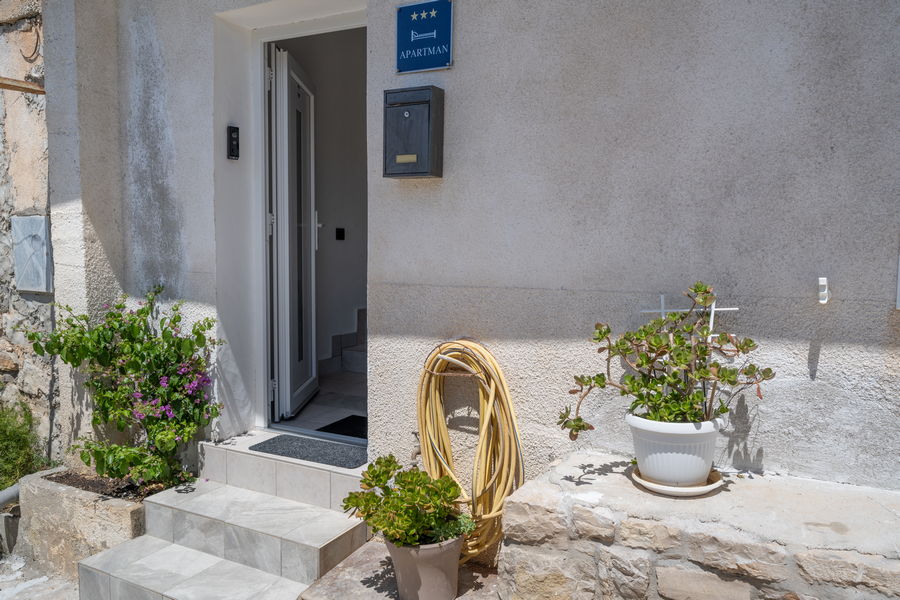 korcula-grscica-apartment-roko-house-02