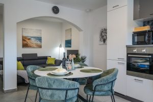 roko-apartment-livingroom-kitchen-06
