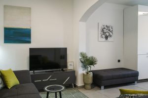 roko-apartment-livingroom-kitchen-11