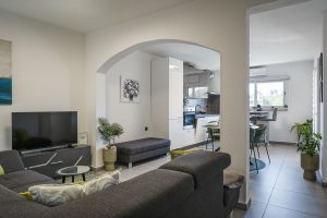 roko-apartment-livingroom-kitchen-12